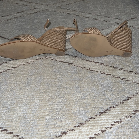 Raye Wedges - Picture 5 of 5